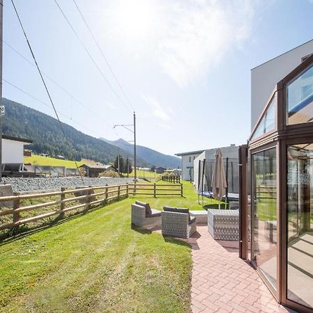Agrimonia - 5,5-Zi Duplex Wohnung Bis 9 Personen Mit Eigenem Garten Davos Exterior photo